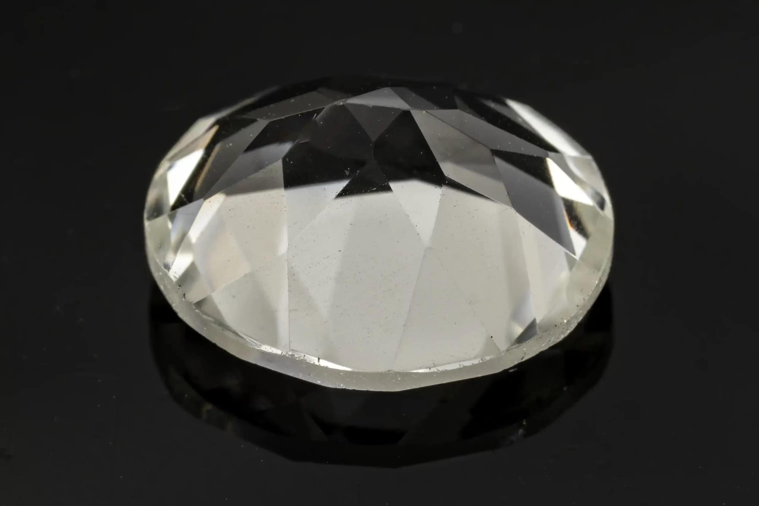 Crystal Stone 4.70 Carat - 5.16 Ratti Sphatik - View #2