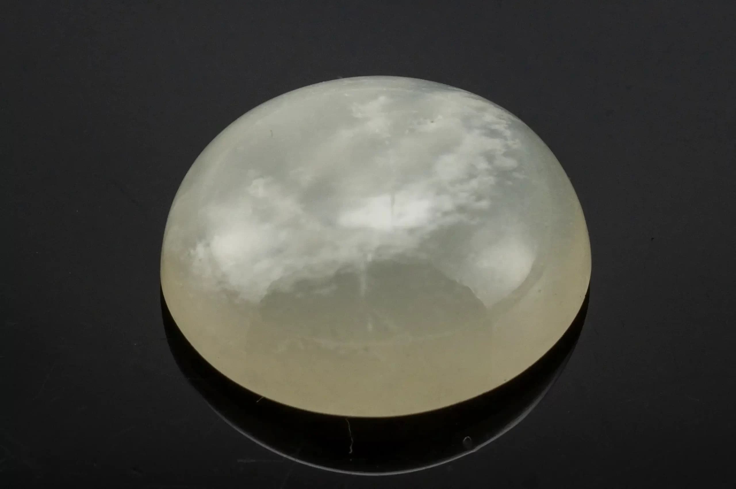 Moonstone 5.44 Carat (5.98 Ratti) Chandramani Stone