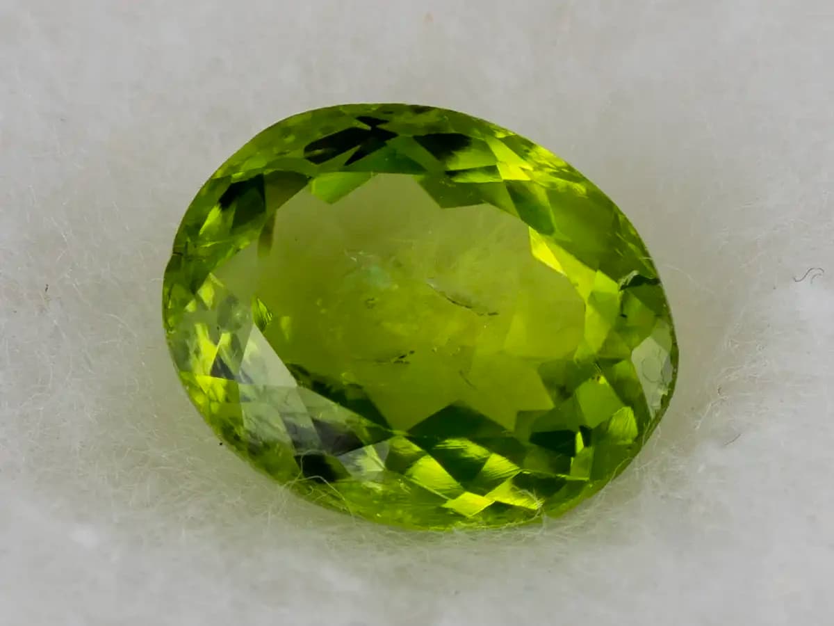 Natural Peridot Stone 3.28 Carat (3.60 Ratti)