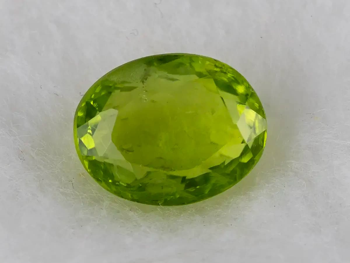 Natural Peridot Stone 3.51 Carat (3.81 Ratti)