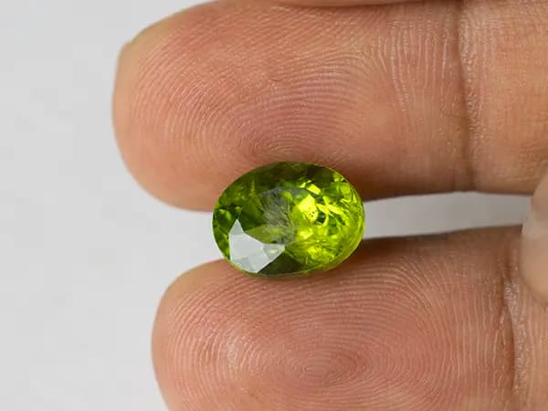 Peridot Stone 7.78 Carat (8.55 Ratti) - View #4