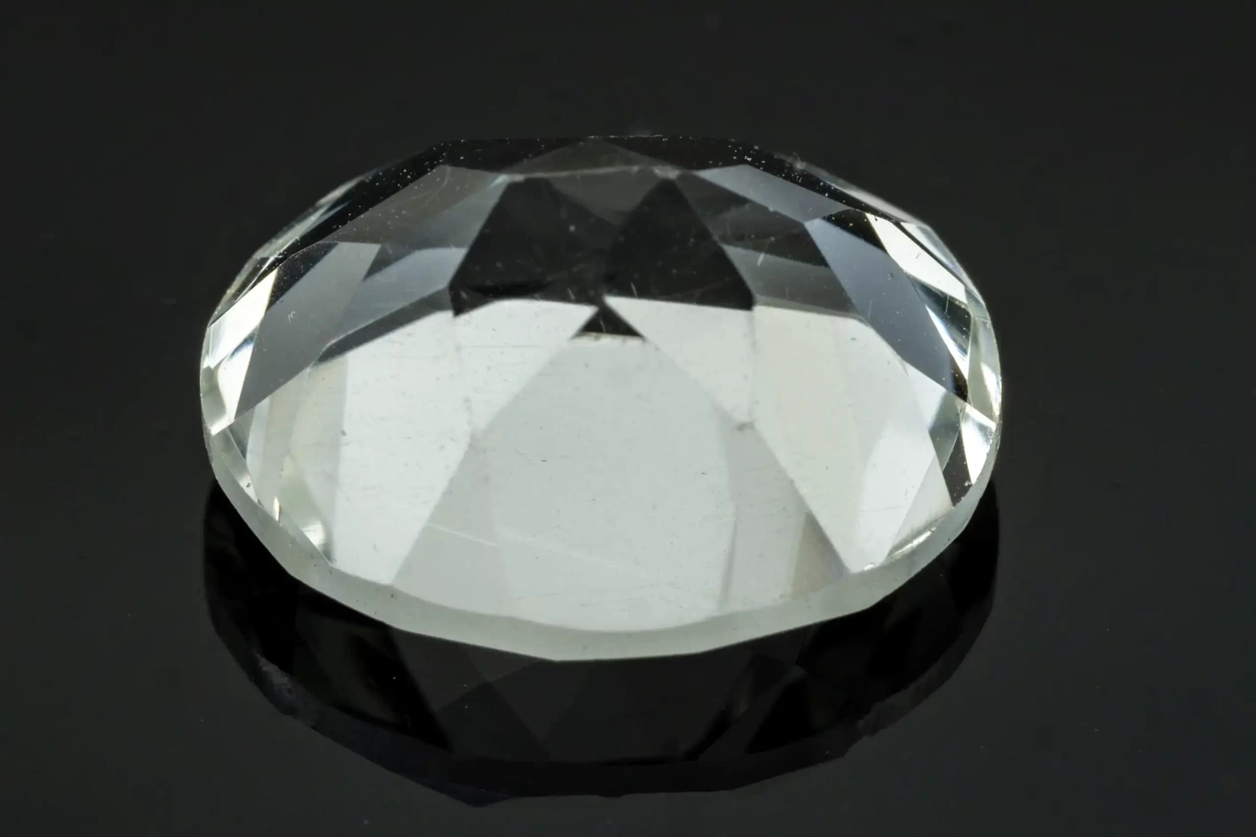 Crystal Stone 4.75 Carat - 5.22 Ratti Sphatik - View #2