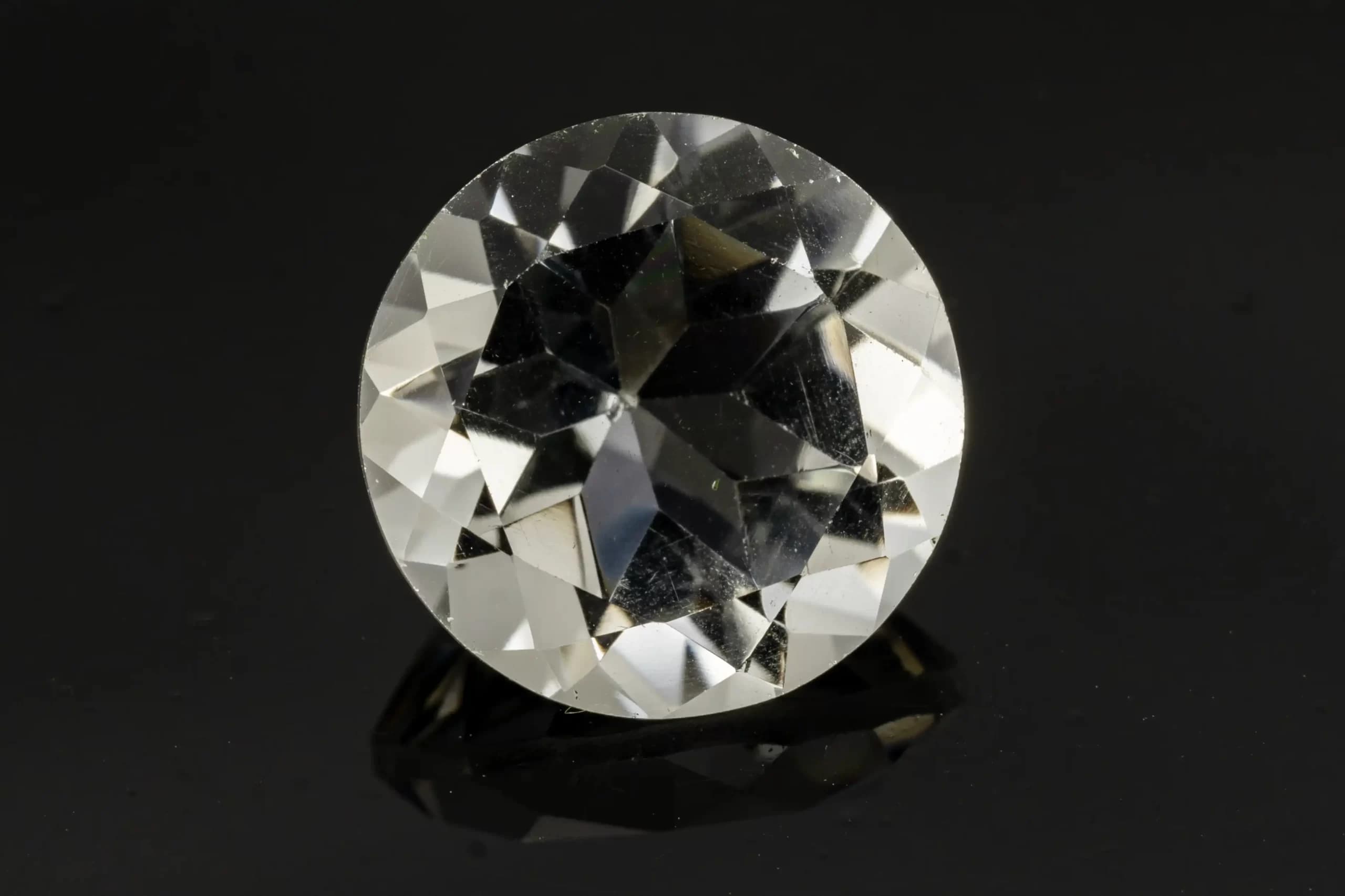 Crystal Stone 4.75 Carat - 5.22 Ratti Sphatik - View #1