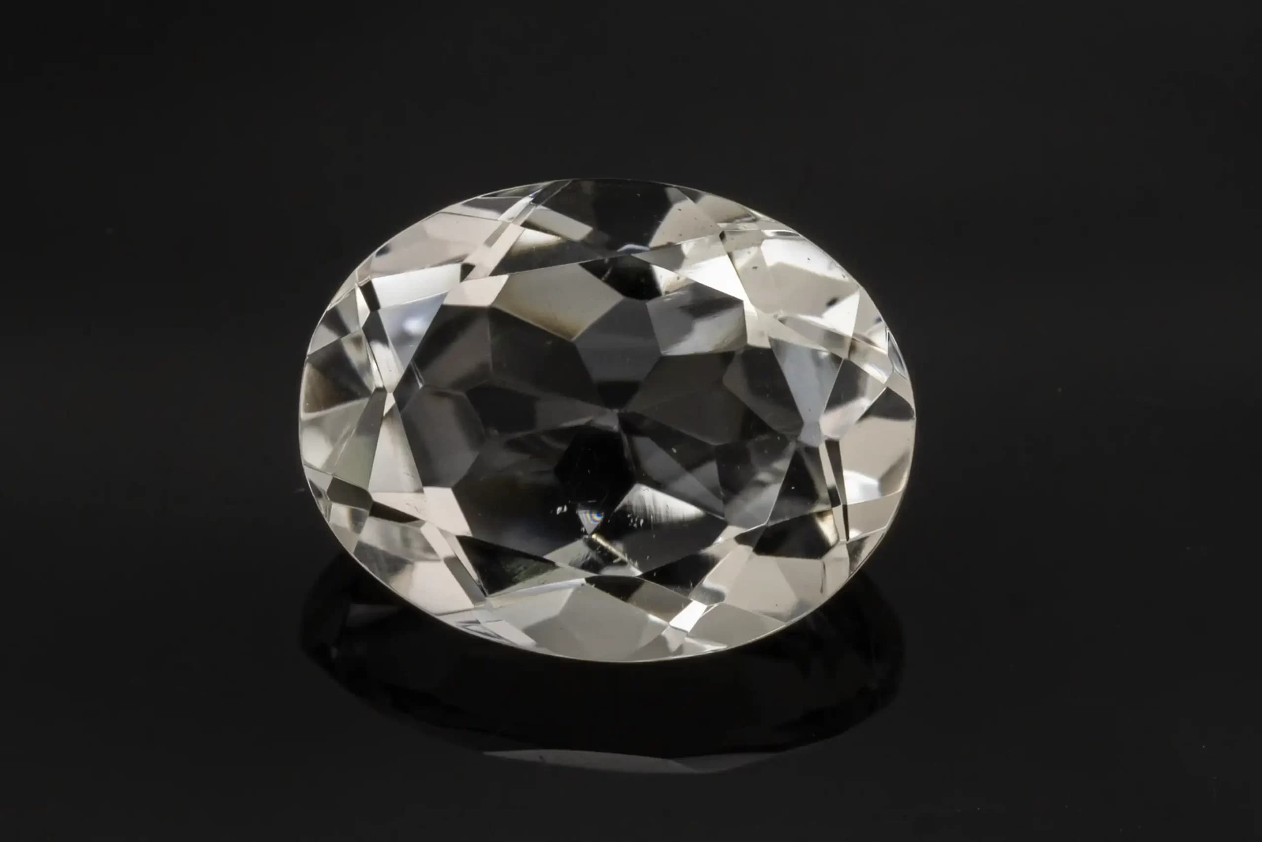 Crystal Stone 4.86 Carat - 5.34 Ratti Sphatik - View #1