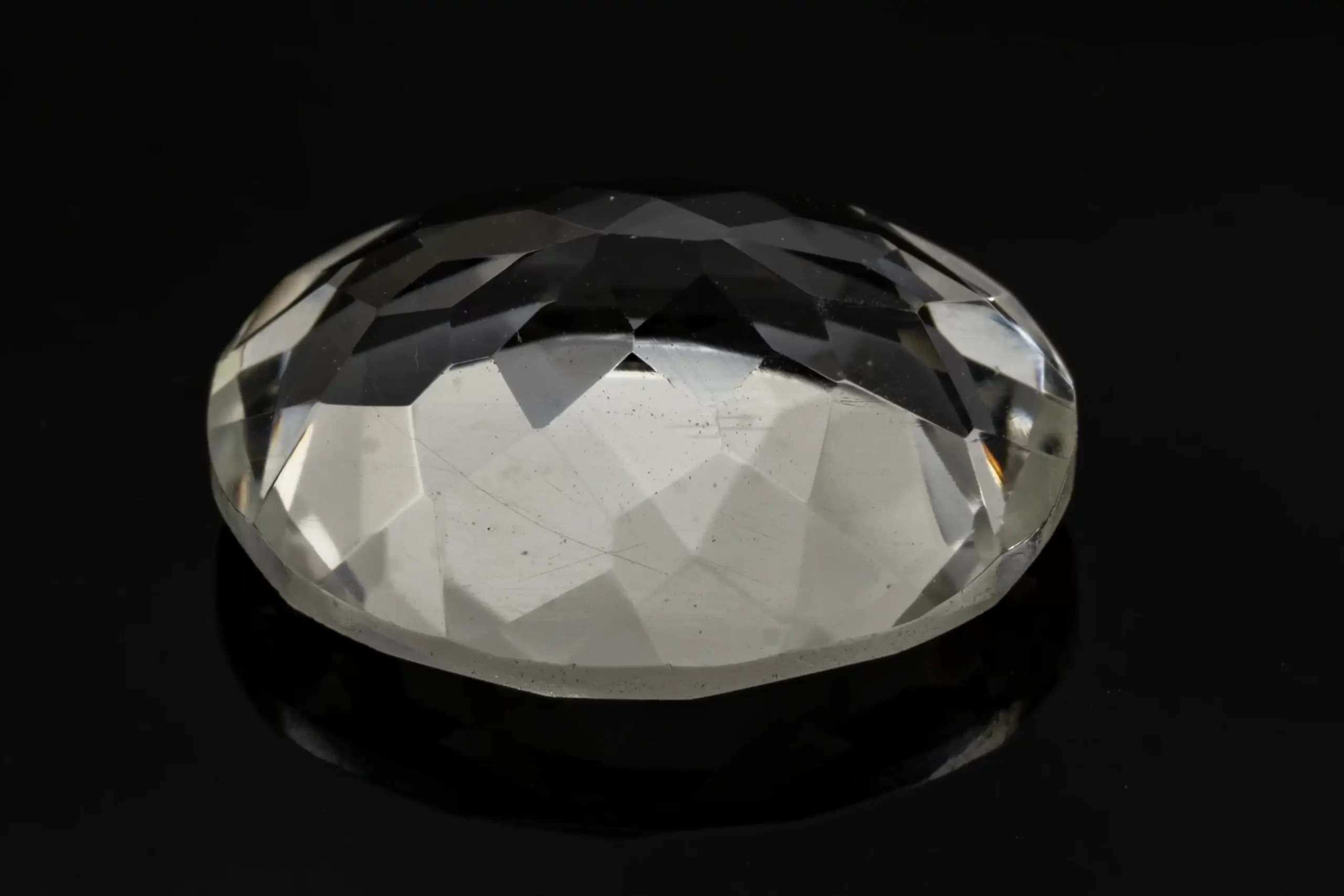 Crystal Stone 5.55 Carat - 6.10 Ratti Sphatik - View #2