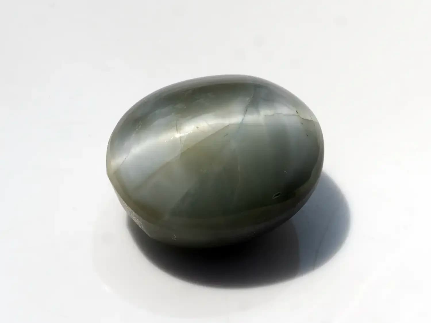 Quartz Cat’s Eye Gemstone (Lahsuniya Ratna) – 7.95 Carat (8.74 Ratti)