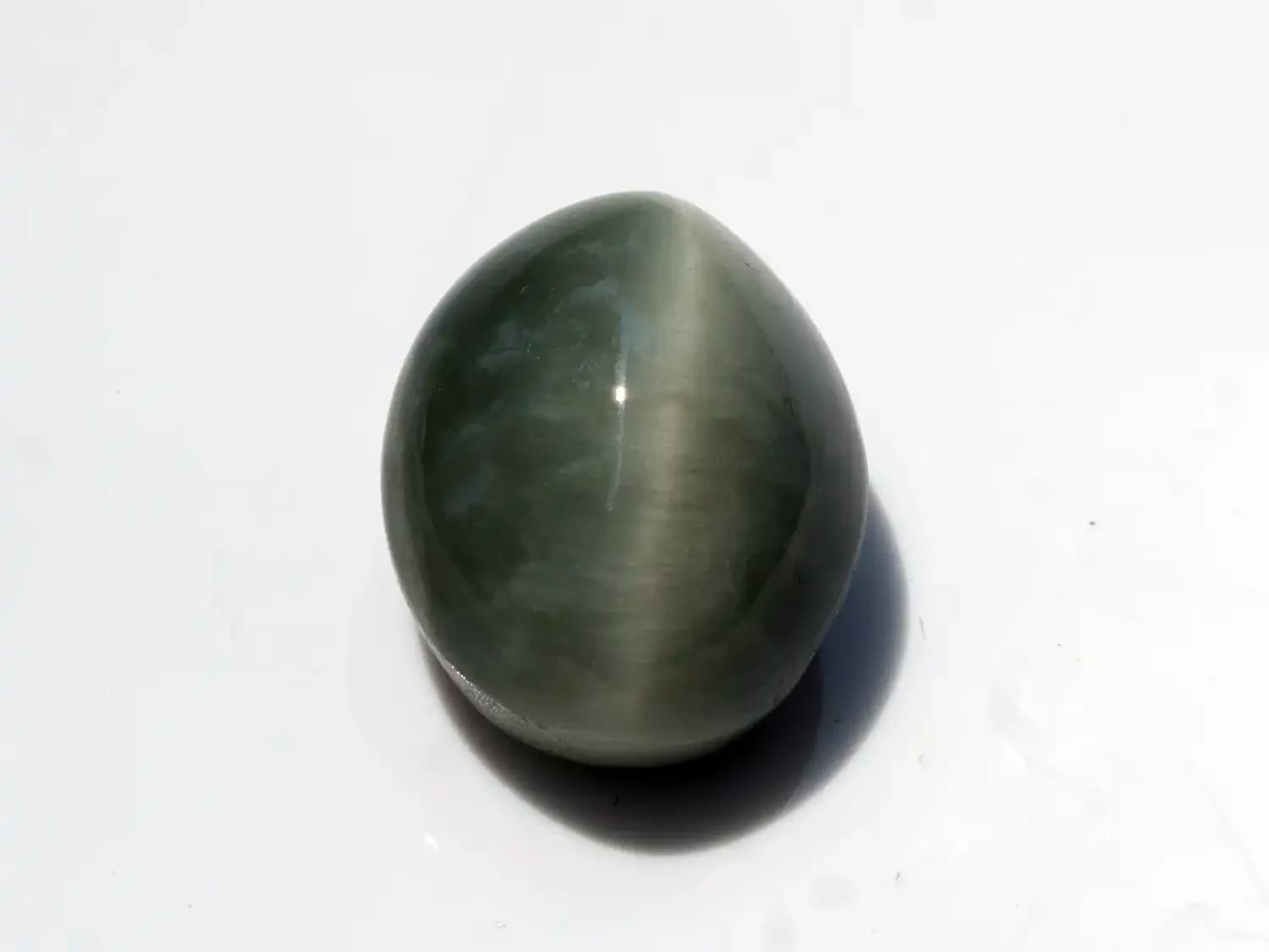 Quartz Cat’s Eye Gemstone (Lahsuniya Ratna) – 8.35 Carat (9.18 Ratti)