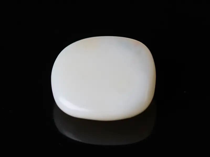 Australian White Opal (Doodhiya Patthar) 4.80 Carat (5.27 Ratti) — Rainbow Fire / Play-of-Colour - View #2