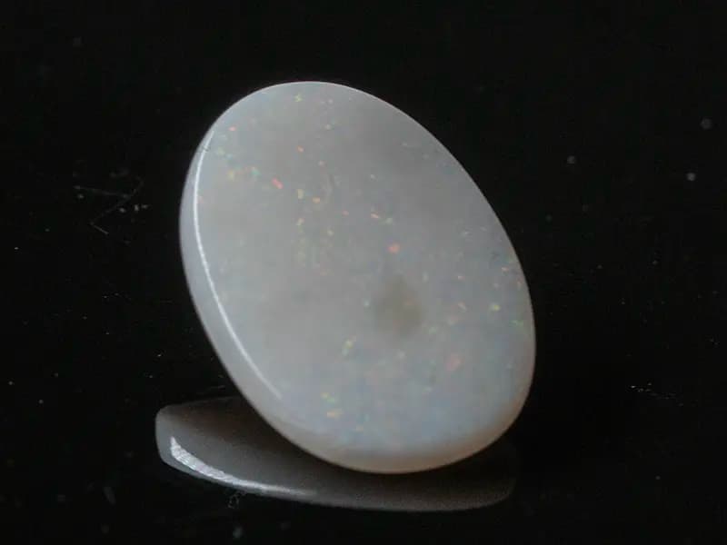 Australian White Opal (Doodhiya Patthar) 8.56 Carat (9.41 Ratti) — Rainbow Fire / Play-of-Colour