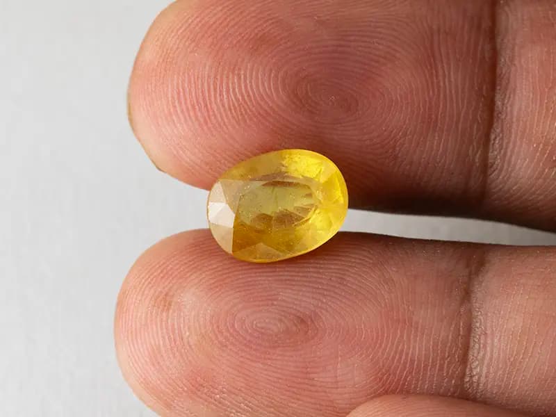 Bangkok yellow sapphire (Pukhraj) 5.37 Carat (5.90 Ratti) - View #3
