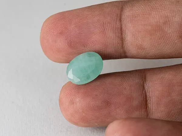 Brazilian Emerald 4.65 Carat (5.11 Ratti) Panna Stone — Sapota - View #3