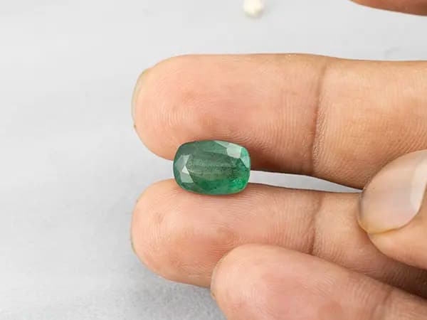 Zambian Emerald (Panna) 4.33 Carat (4.76 Ratti) - View #3