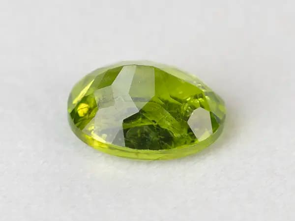 Peridot Stone 5.2 Carat (5.71 Ratti) - View #3