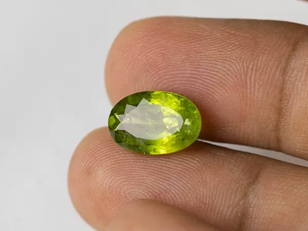 Peridot Stone 6.63 Carat (7.29 Ratti) - View #3