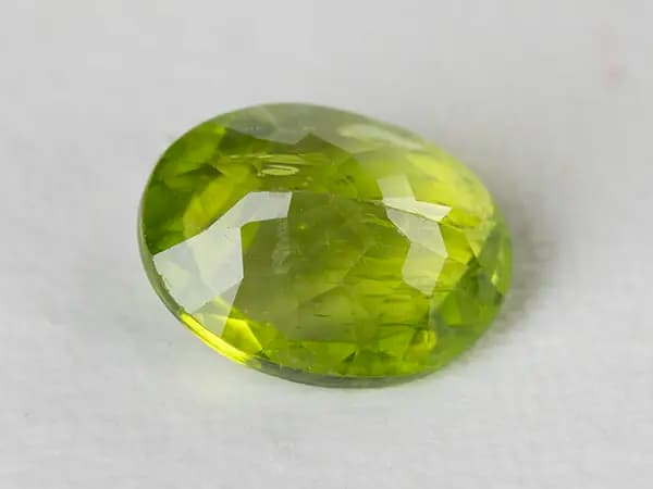 Peridot Stone 7.02 Carat (7.71 Ratti) - View #2