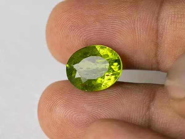 Peridot Stone 7.02 Carat (7.71 Ratti) - View #3