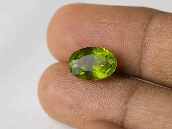 Peridot Stone 7.06 Carat (7.76 Ratti) - View #3
