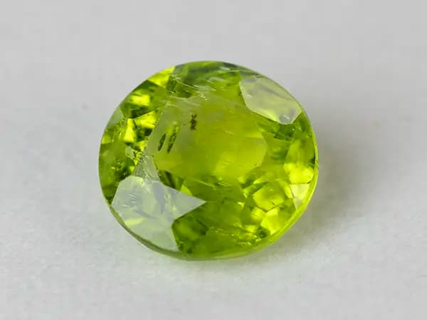 Peridot Stone 7.59 Carat (8.34 Ratti) - View #1