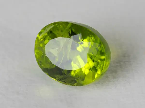 Peridot Stone 7.78 Carat (8.55 Ratti) - View #2