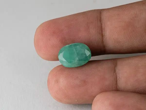 Brazilian Emerald 6.16 Carat (6.77 Ratti) Panna Stone — Sapota - View #3