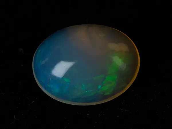 Ethiopian Welo Opal (Doodhiya Patthar) 4.10 Carat (4.51 Ratti) — Strong Fire / Play-of-Colour - View #1