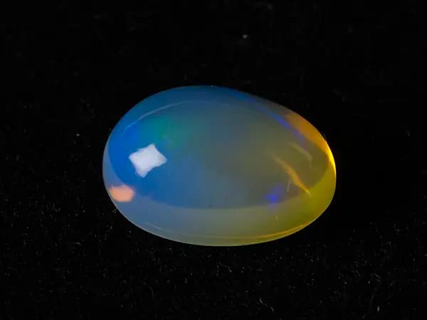 Ethiopian Welo Opal (Doodhiya Patthar) 4.73 Carat (5.20 Ratti) — Strong Fire / Play-of-Colour - View #2