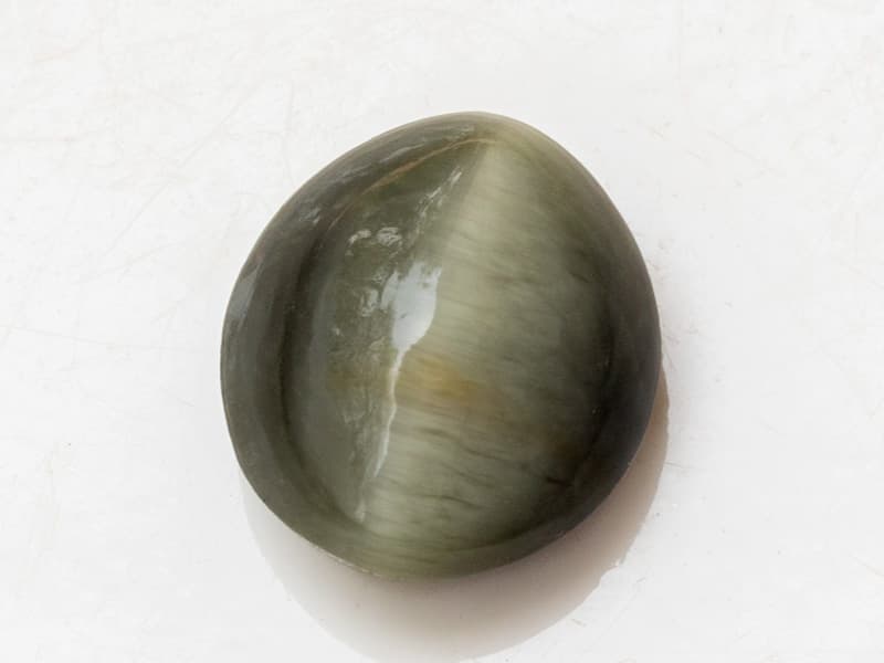 Quartz Cat's Eye (Lahsuniya) 6.85 Carat (7.53 Ratti) Cabochon