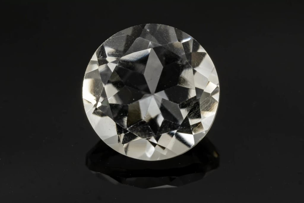 Natural Indian Quartz Crystal (Sphatik) 4.40 Carat (4.83 Ratti) Round Cut
