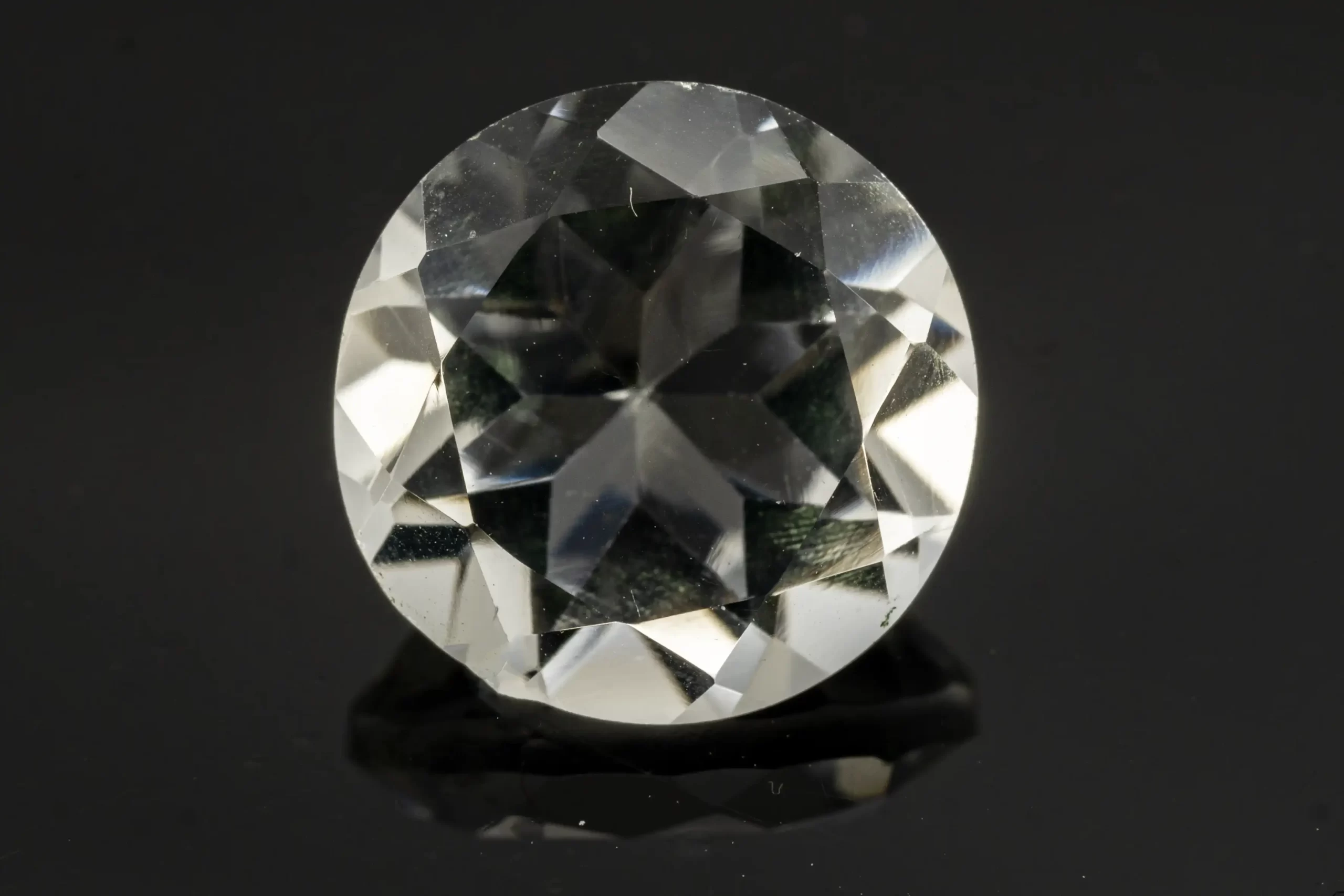 Crystal Stone 4.50 Carat - 4.94 Ratti Sphatik