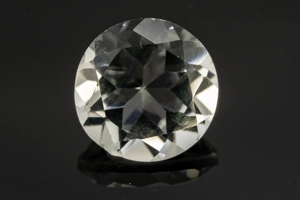 Natural Indian Quartz Crystal (Sphatik) 4.50 Carat (4.94 Ratti) Oval Mix Cut