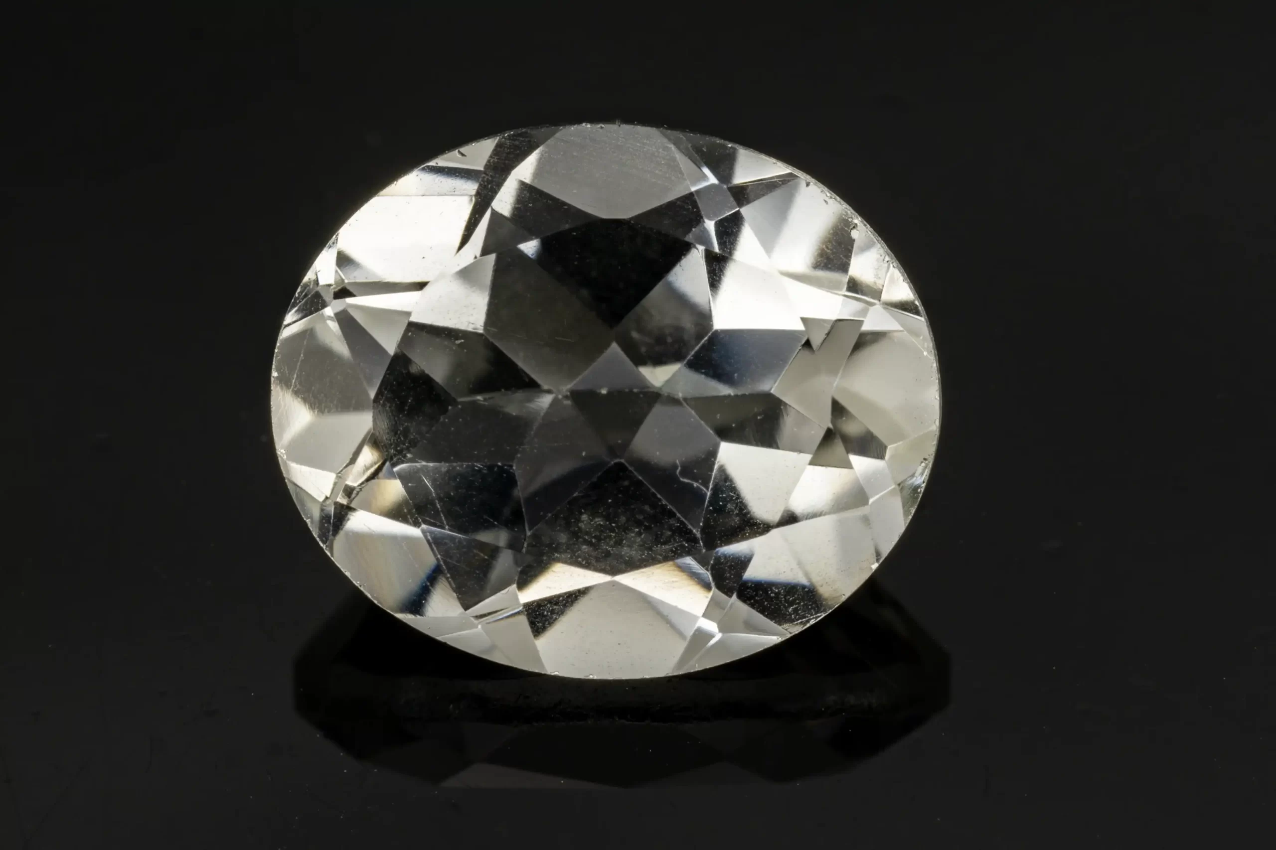 Crystal Stone 4.70 Carat - 5.16 Ratti Sphatik