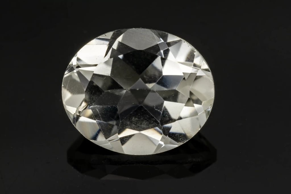 Natural Indian Quartz Crystal (Sphatik) 4.70 Carat (5.16 Ratti) Oval Mix Cut