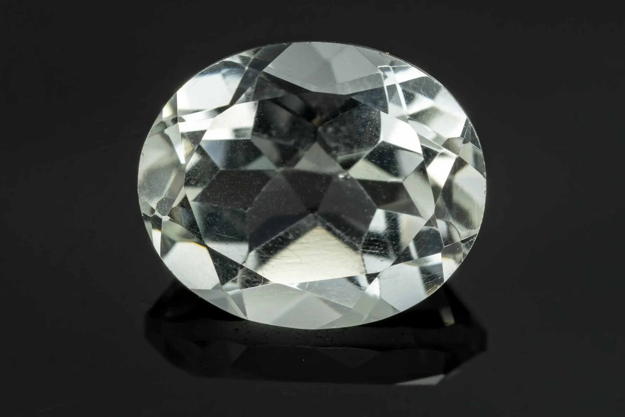 Crystal Stone 4.75 Carat - 5.22 Ratti Sphatik