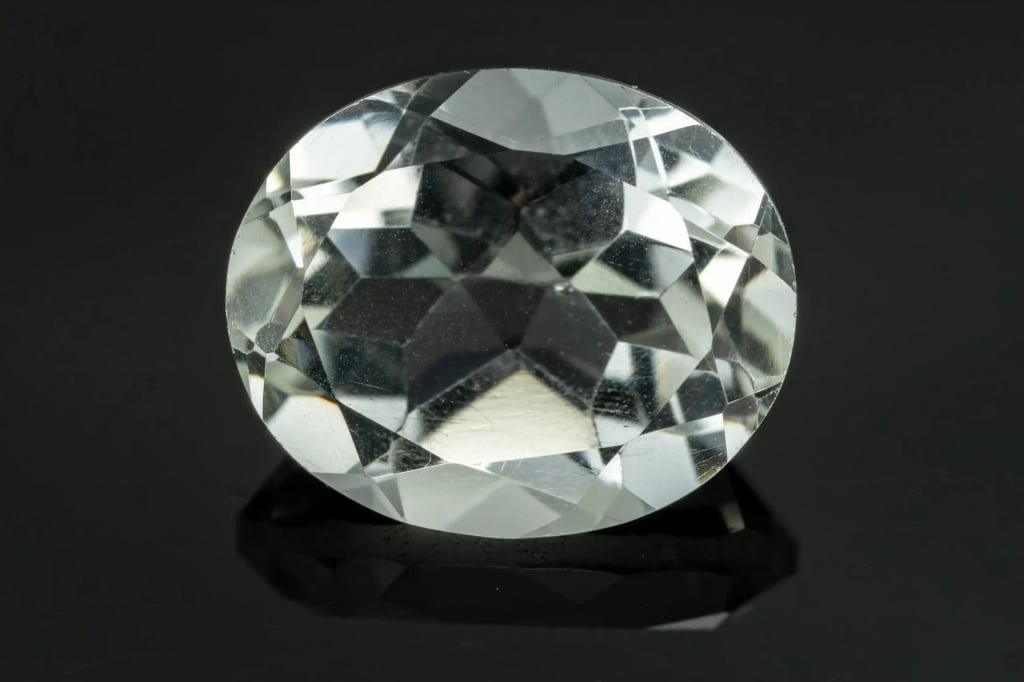 Natural Indian Quartz Crystal (Sphatik) 4.75 Carat (5.22 Ratti) Oval Mix Cut