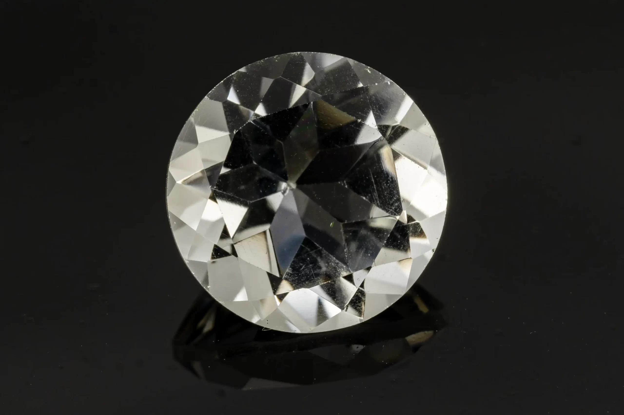Crystal Stone 4.75 Carat - 5.22 Ratti Sphatik