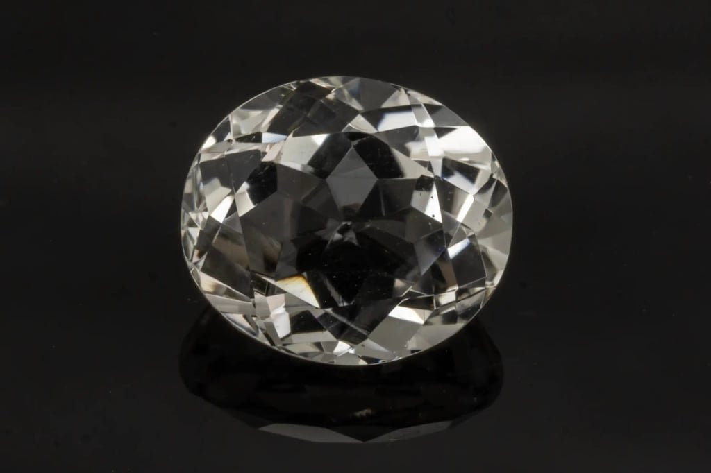 Natural Indian Quartz Crystal (Sphatik) 5.70 Carat (6.26 Ratti) Oval Mix Cut