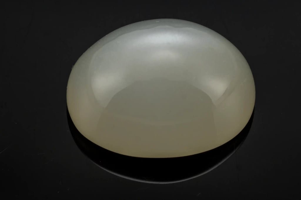 Natural Indian Moonstone (Chandramani) 5.45 Carat (5.99 Ratti) Oval Cabochon