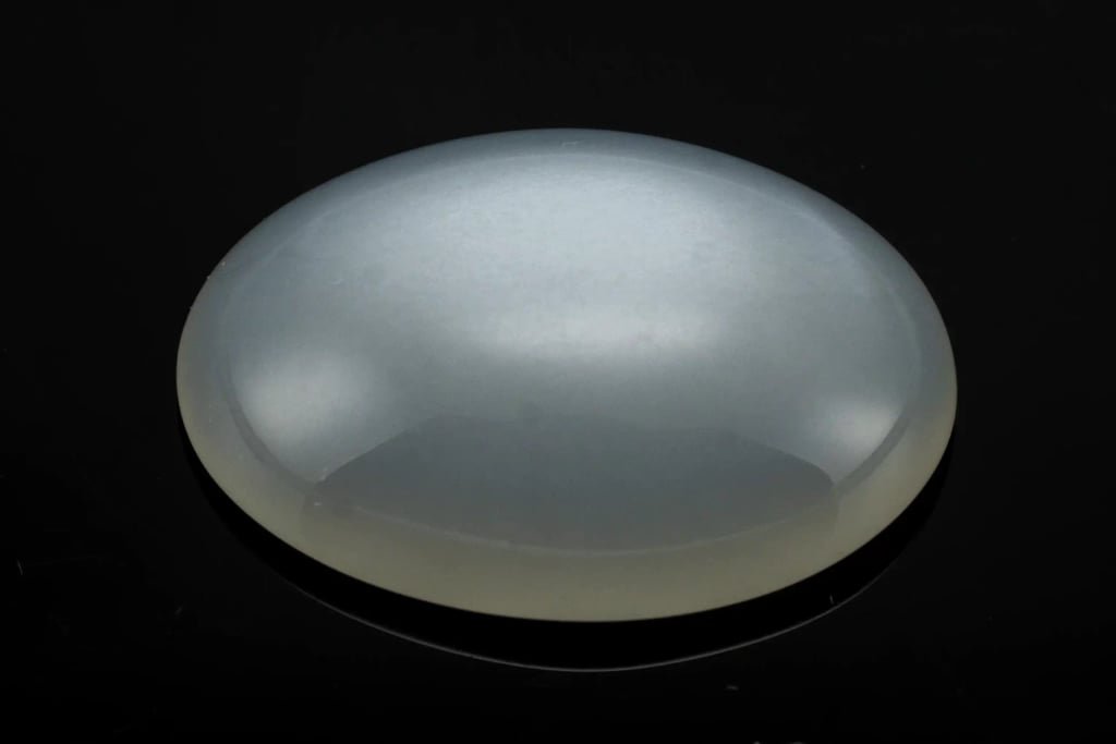 Natural Indian Moonstone (Chandramani) 5.46 Carat (6.00 Ratti) Oval Cabochon - View #1