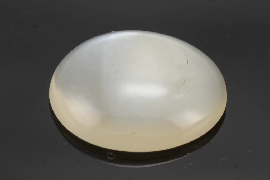 Natural Indian Moonstone (Chandramani) 5.63 Carat (6.19 Ratti) Oval Cabochon