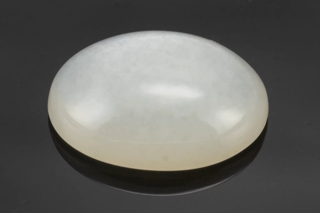 Natural Indian Moonstone (Chandramani) 6.57 Carat (7.22 Ratti) Oval Cabochon - View #1