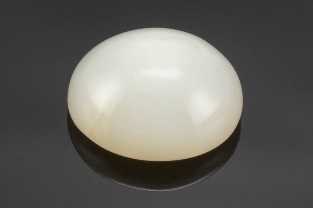 Natural Indian Moonstone (Chandramani) 7.07 Carat (7.77 Ratti) Oval Cabochon - View #1
