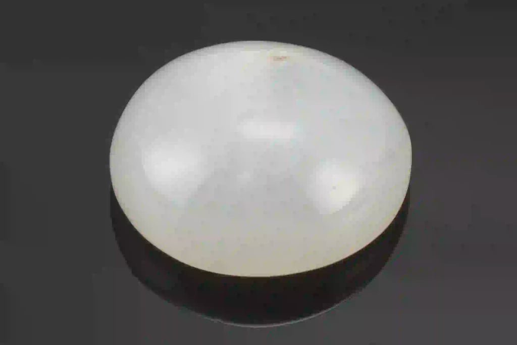 Natural Indian Moonstone (Chandramani) 7.22 Carat (7.93 Ratti) Oval Cabochon
