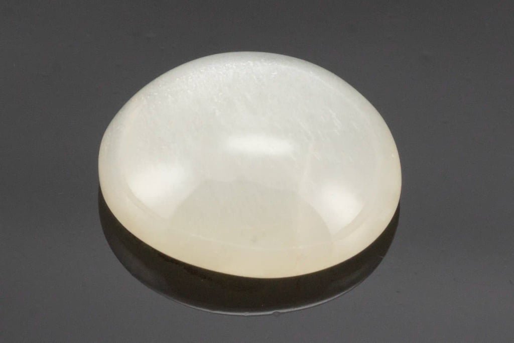 Natural Indian Moonstone (Chandramani) 9.05 Carat (9.94 Ratti) Oval Cabochon - View #1