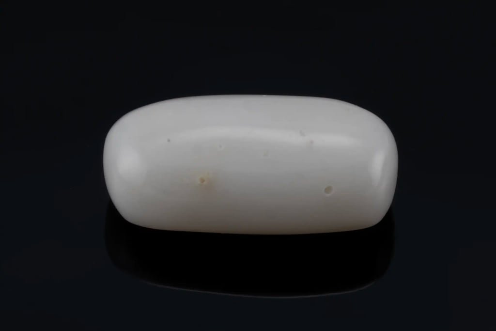 Natural White Coral (Safed Moonga) 4.20 Carat (4.61 Ratti) Capsule Cabochon