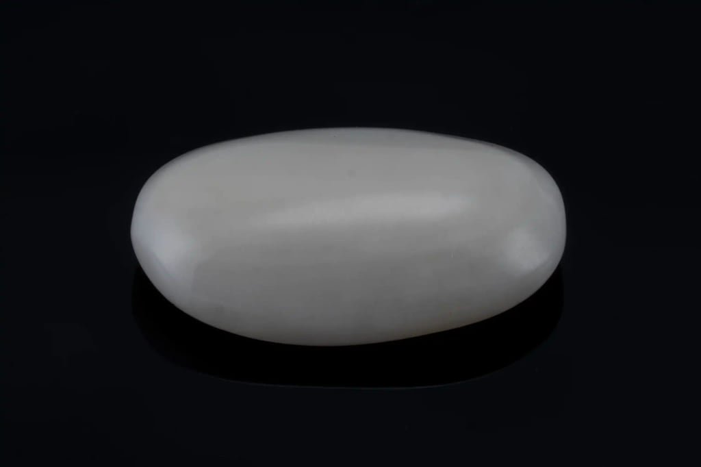 Natural White Coral (Safed Moonga) 4.25 Carat (4.67 Ratti) Capsule Cabochon