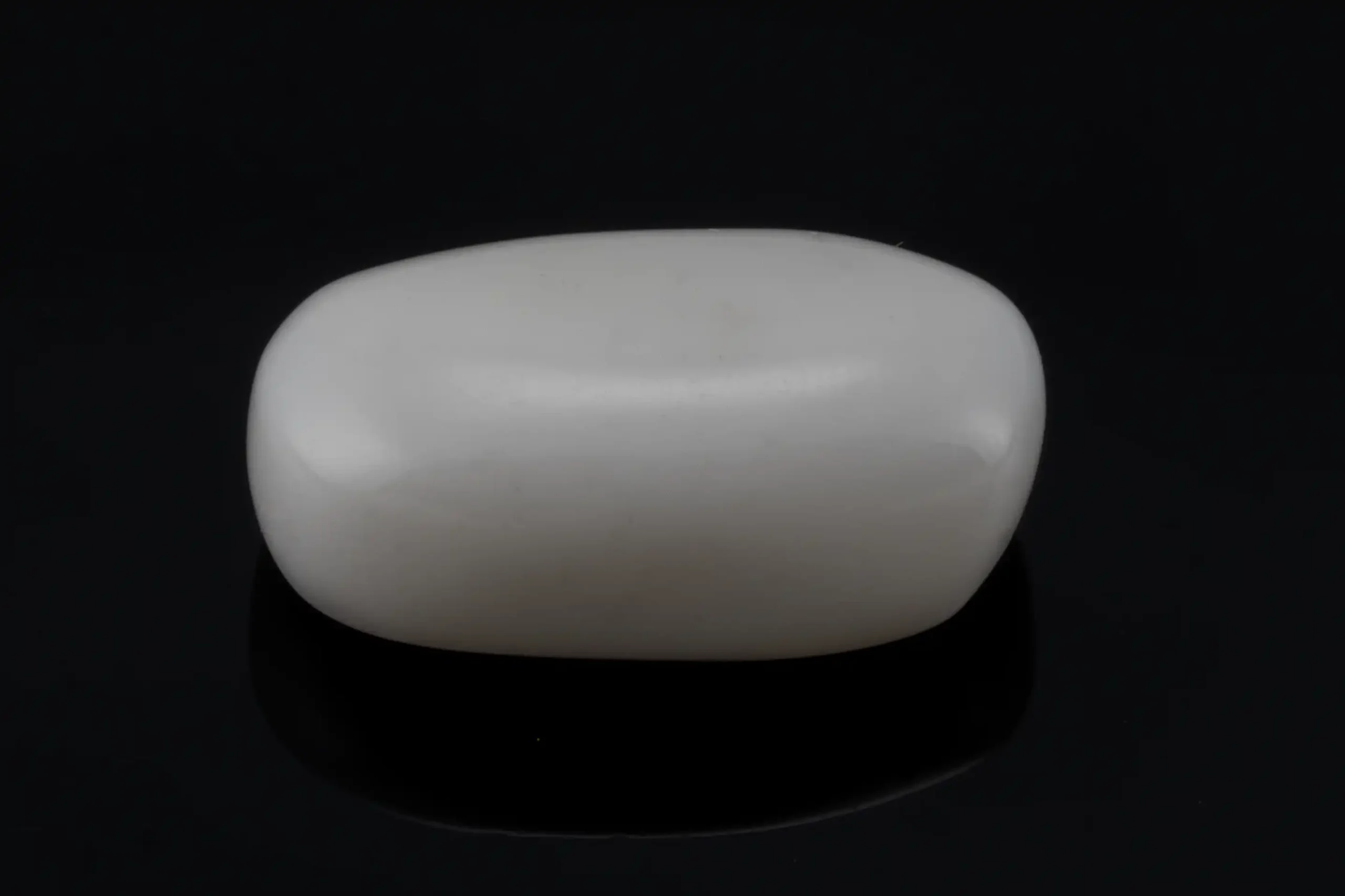 White Coral Stone 5.38 Ratti - 4.90 Carat Safed Moonga