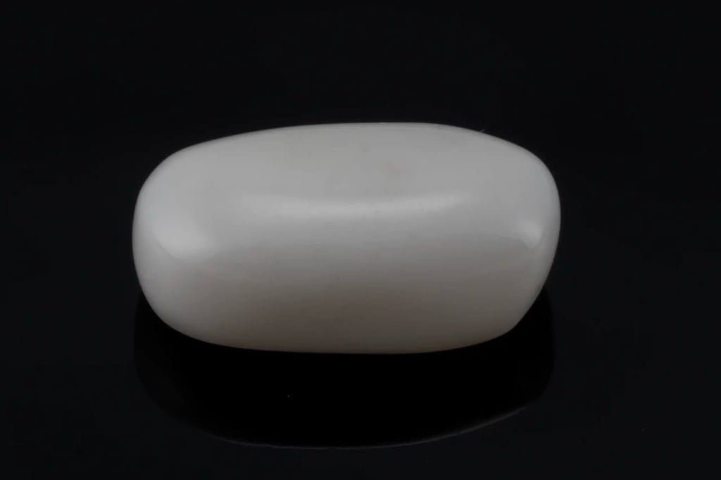 Natural White Coral (Safed Moonga) 4.90 Carat (5.38 Ratti) Capsule Cabochon