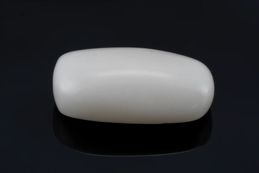 Natural White Coral (Safed Moonga) 4.96 Carat (5.45 Ratti) Capsule Cabochon