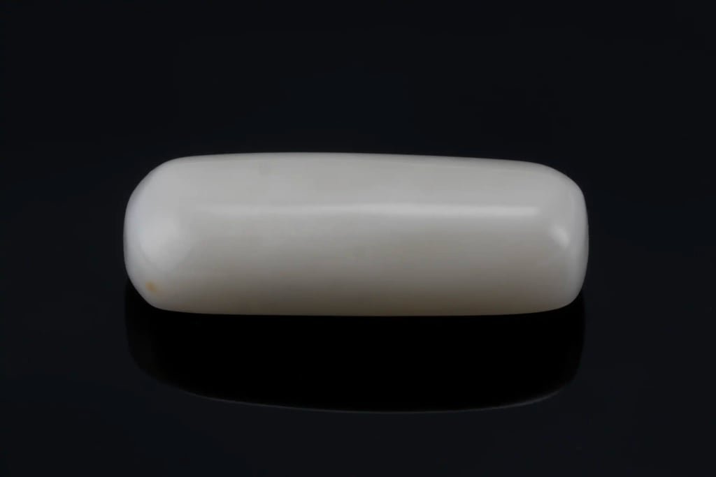 Natural White Coral (Safed Moonga) 5.15 Carat (5.66 Ratti) Capsule Cabochon