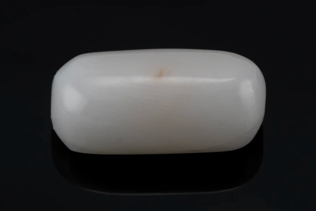 Natural White Coral (Safed Moonga) 9.66 Carat (10.61 Ratti) Capsule Cabochon